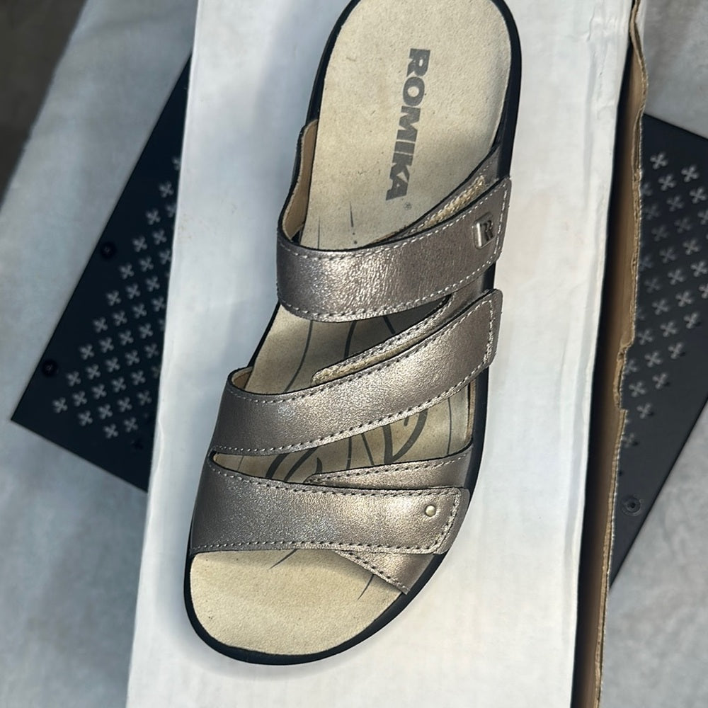 73. NEW SIZE 6-6.5/36 Romika Metallic Sandals