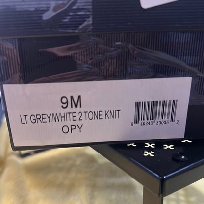 77. NEW SIZE 9M J/SLIDES White Modern Knit Sneakers