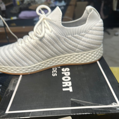 77. NEW SIZE 9M J/SLIDES White Modern Knit Sneakers