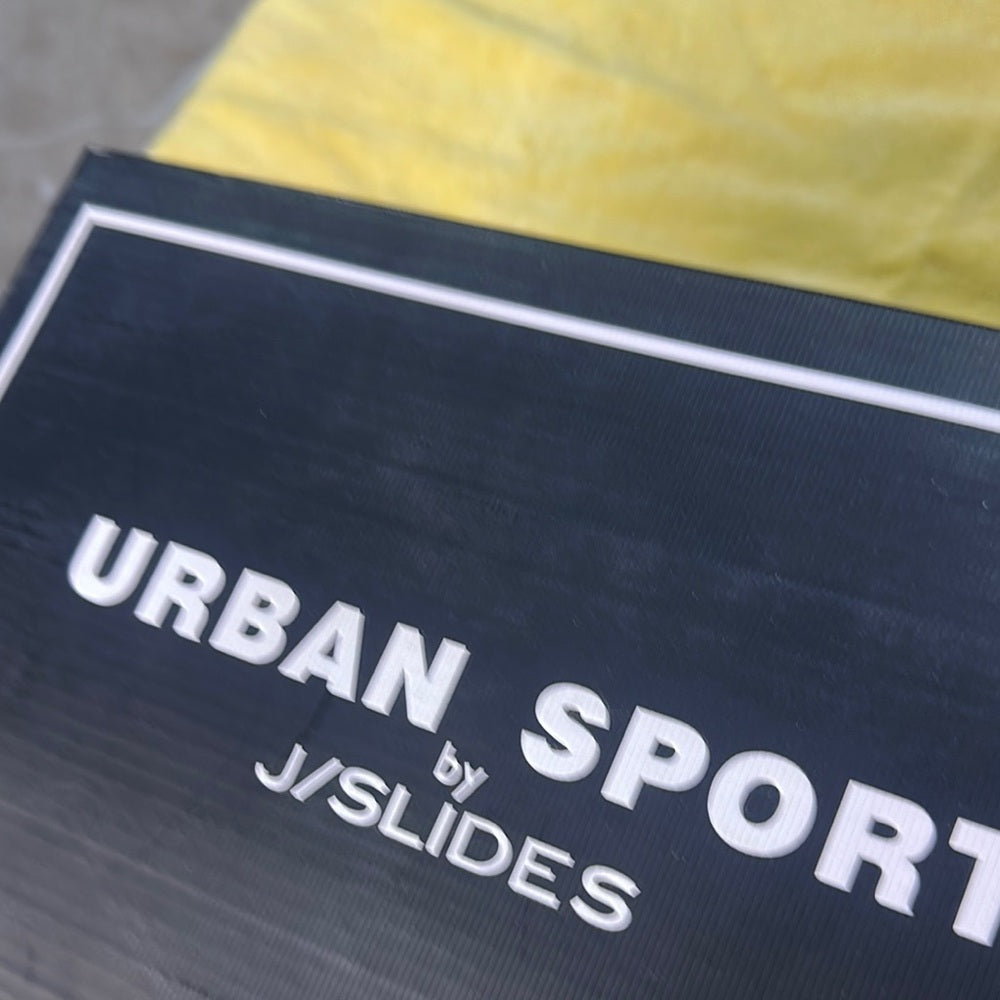 77. NEW SIZE 9M J/SLIDES White Modern Knit Sneakers