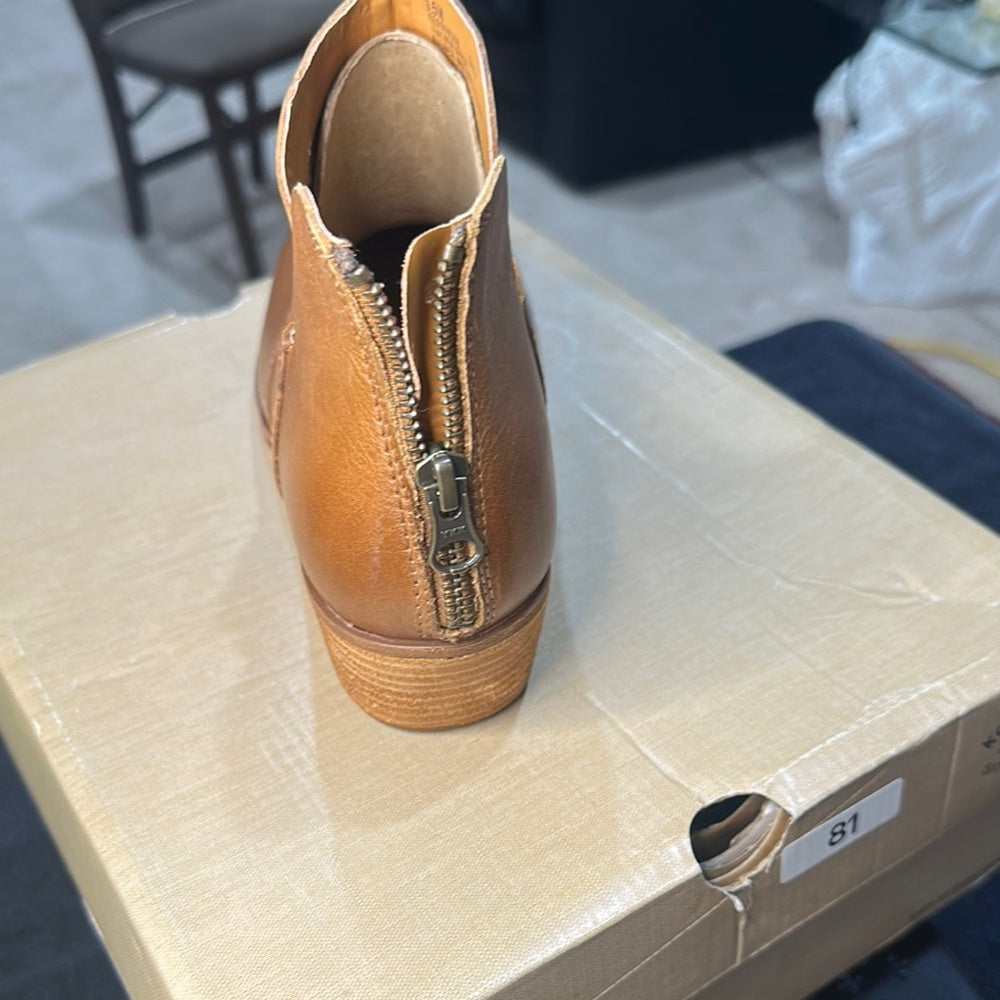 81. NEW SIZE 9.5 Kork-Ease Tan Ankle Boots with Minimalist Design