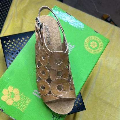 83. NEW SIZE 7-7.5/37 Josef Seibel Tan Sandals Elegant and Versatile