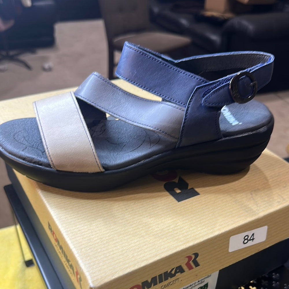 84. NEW SIZE 7-7.5/37 Romika Blue and Tan Sandals with Cushioned Footbed