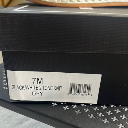 85. NEW SIZE 7M J/SLIDES White and Black Modern Sneakers