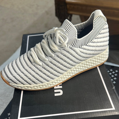 85. NEW SIZE 7M J/SLIDES White and Black Modern Sneakers