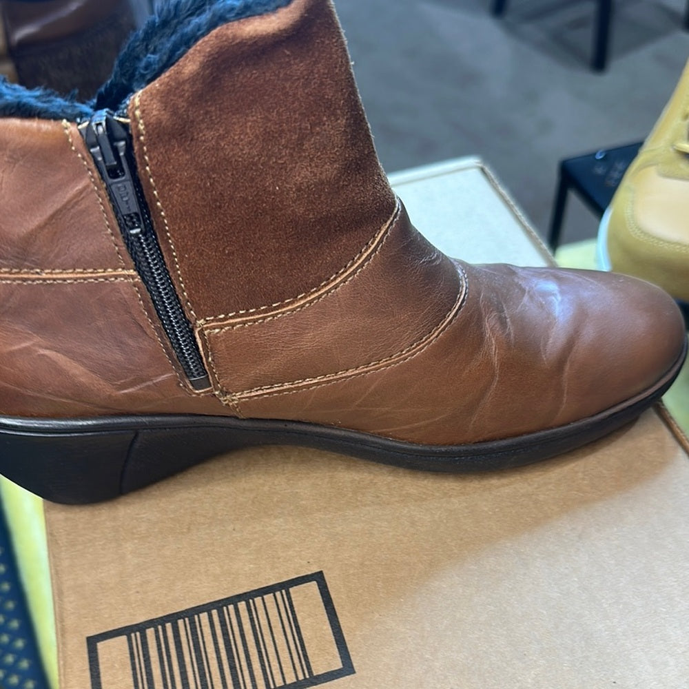 86. NEW SIZE 6-6.5/36 Romika Brown Ankle Booties with Timeless Appeal