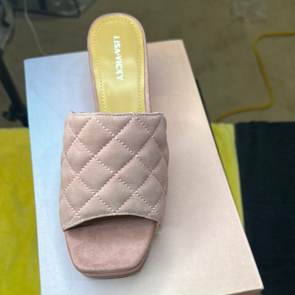 94. 168. NEW SIZE 7 M Pink Quilted Mules with Square Toe and Block Heel