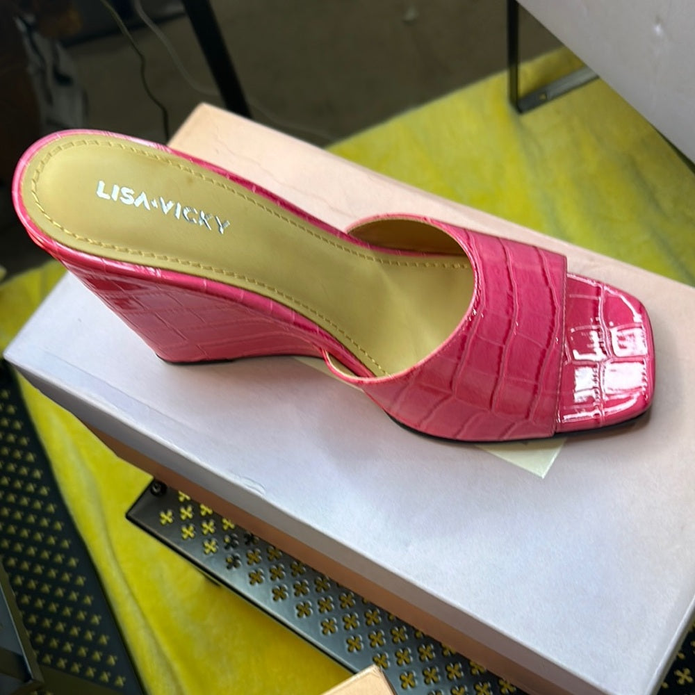 99. NEW SIZE 8M Chic Pink Wedge Shoes with Croc Texture