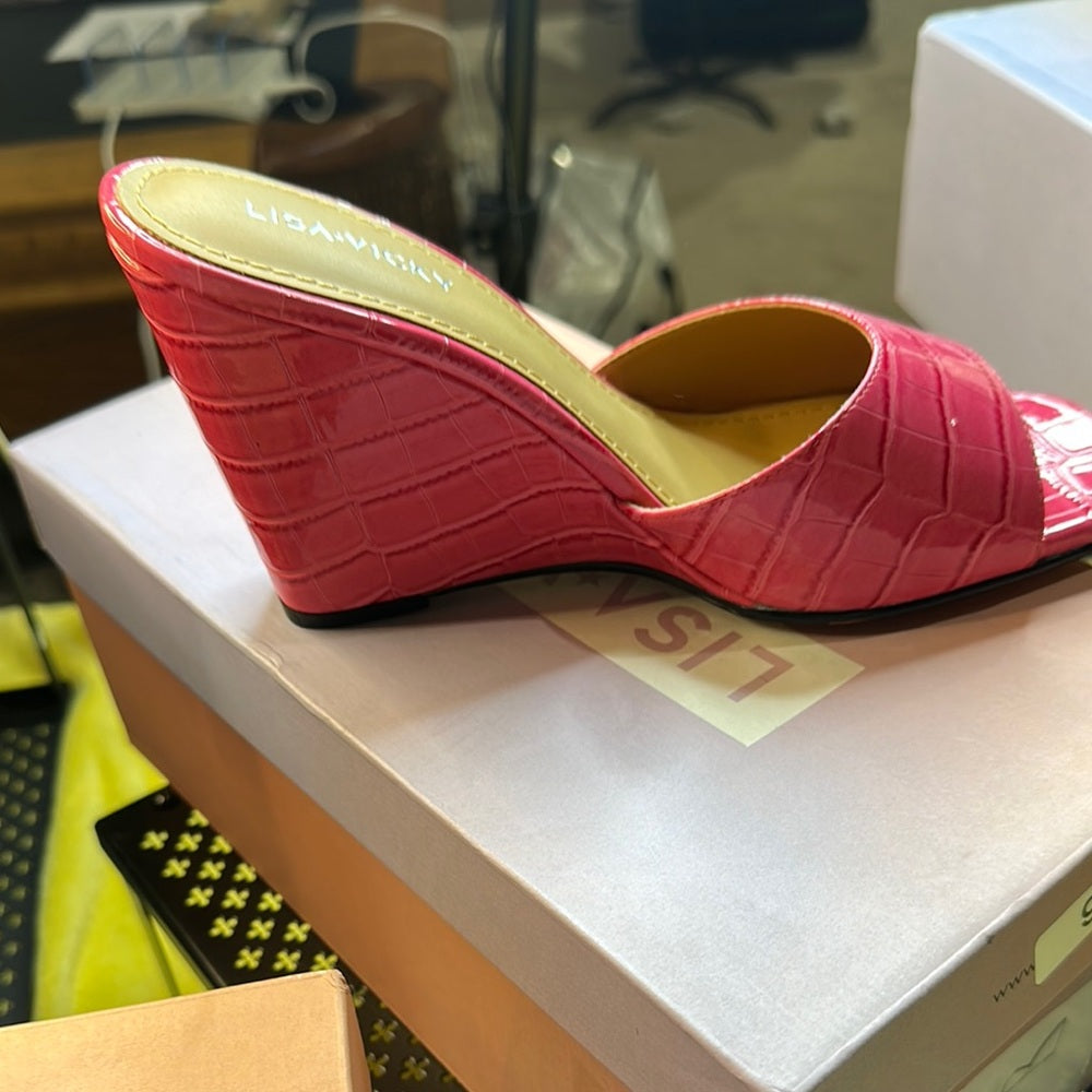 99. NEW SIZE 8M Chic Pink Wedge Shoes with Croc Texture
