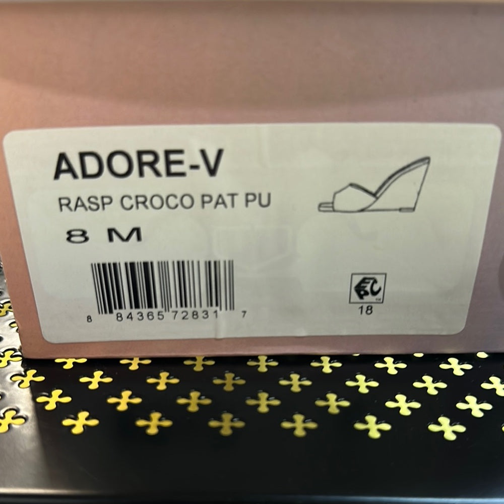 99. NEW SIZE 8M Chic Pink Wedge Shoes with Croc Texture