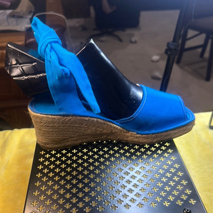 100. NEW SIZE 9.5-10/40 Vibrant Blue Sandals with Open Design