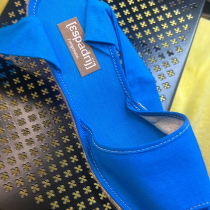 100. NEW SIZE 9.5-10/40 Vibrant Blue Sandals with Open Design