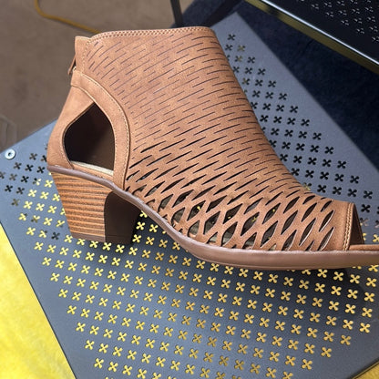 106. NEW SIZE 9W Easy Street Brown Ankle Booties with Woven Detail