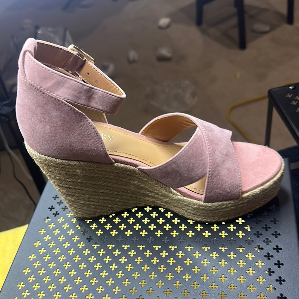 108. NEW SIZE 7 1/2M Pink Espadrille Wedges with Crisscross Design