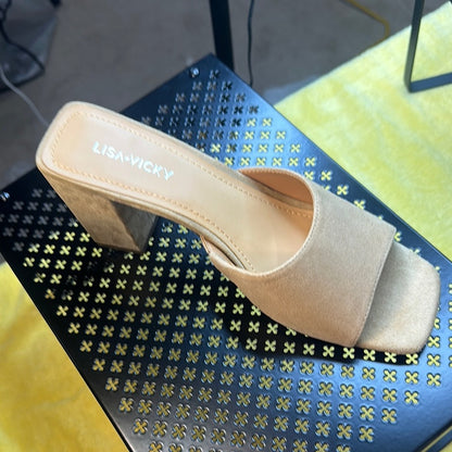 110-111. 145. 144. NEW SIZE 7M Tan Square Toe Suede Mules