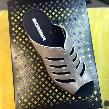 113. NEW SIZE 6.5-7/37 Romika Silver Women's Sandals