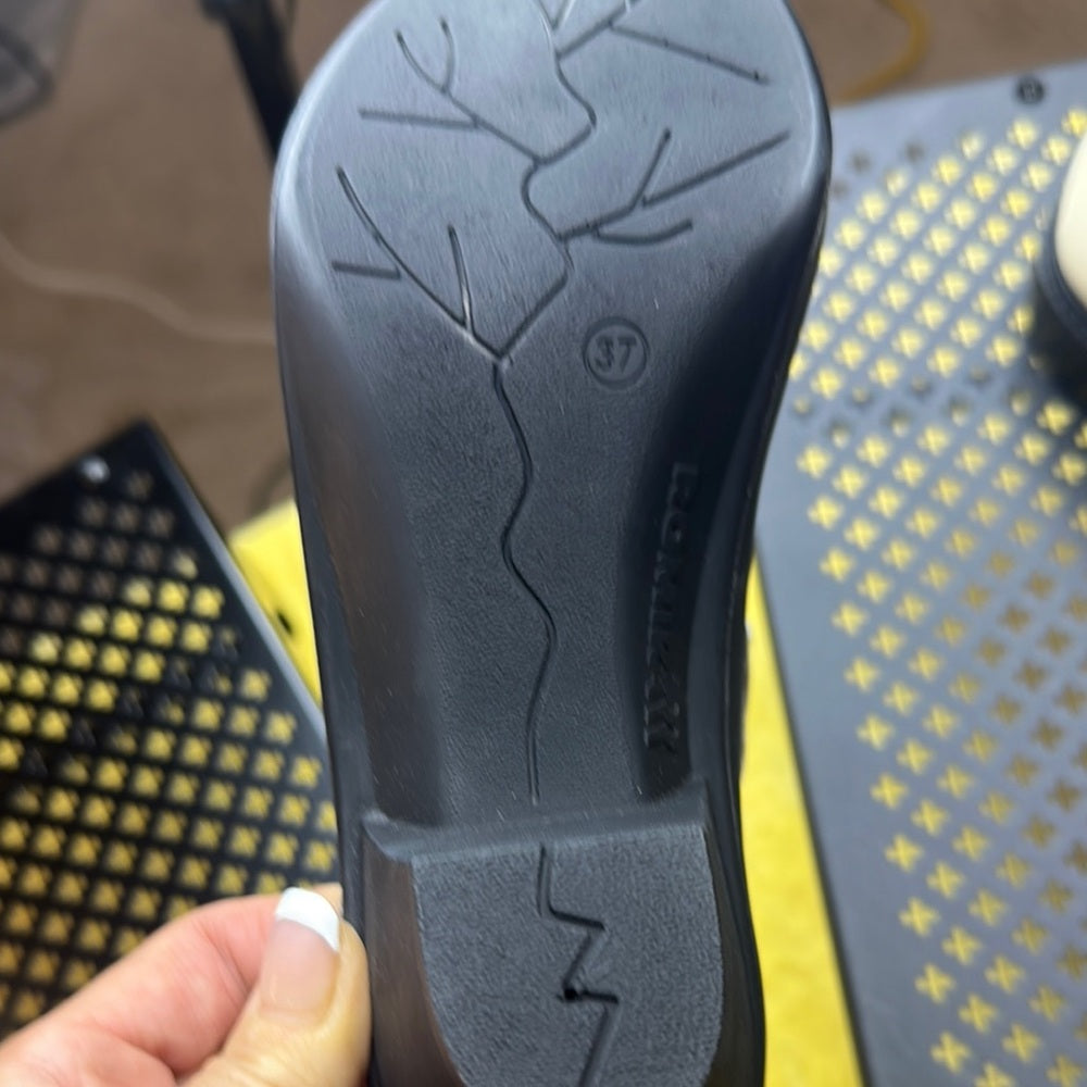 113. NEW SIZE 6.5-7/37 Romika Silver Women's Sandals