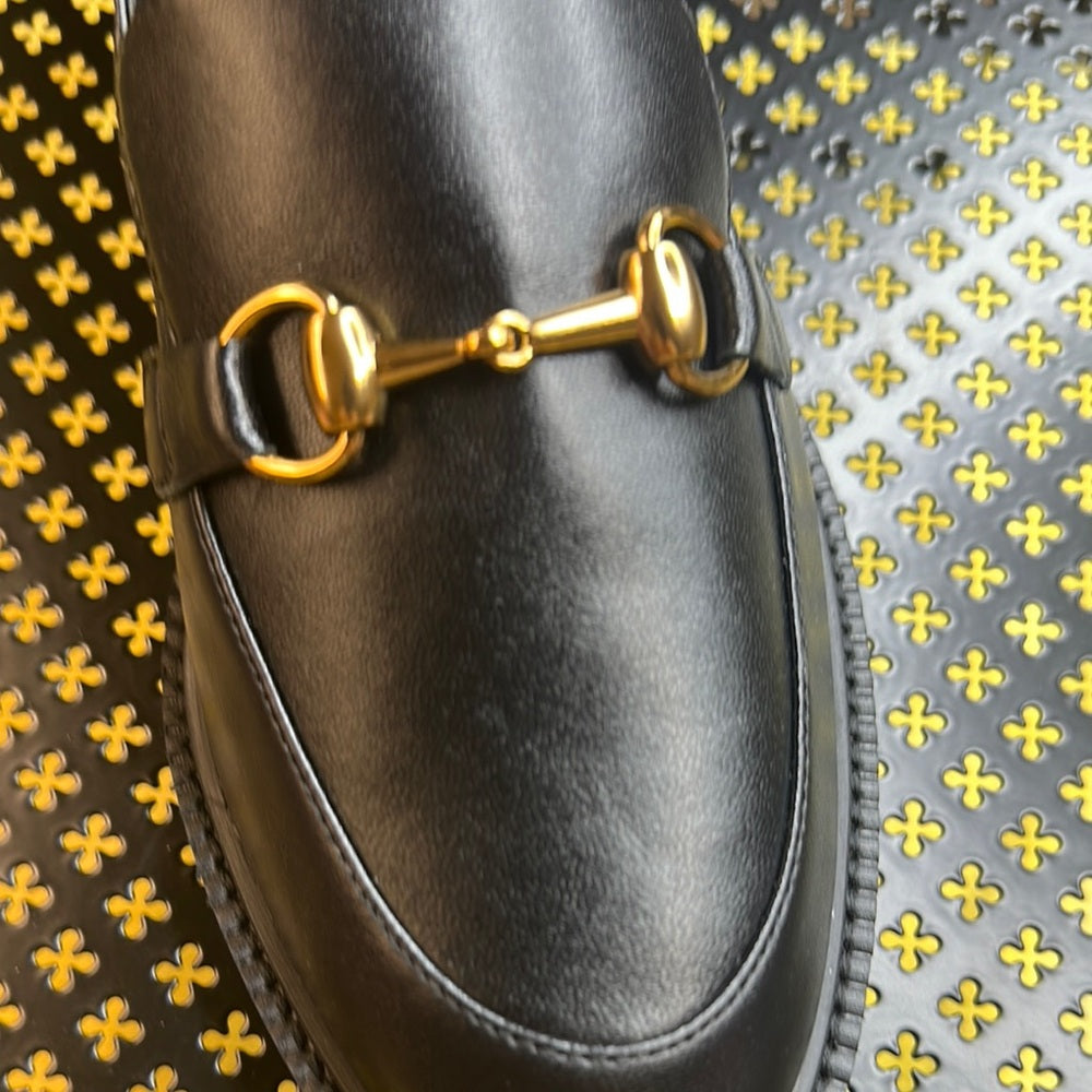 116. 117. NEW SIZE 7M Black Leather Loafers with Gold Horsebit Detail