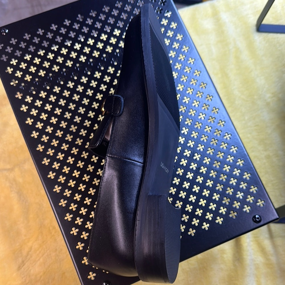 116. 117. NEW SIZE 7M Black Leather Loafers with Gold Horsebit Detail