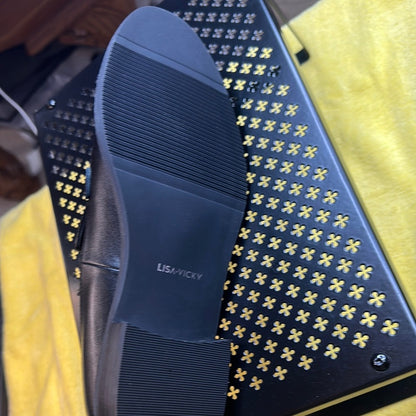 116. 117. NEW SIZE 7M Black Leather Loafers with Gold Horsebit Detail