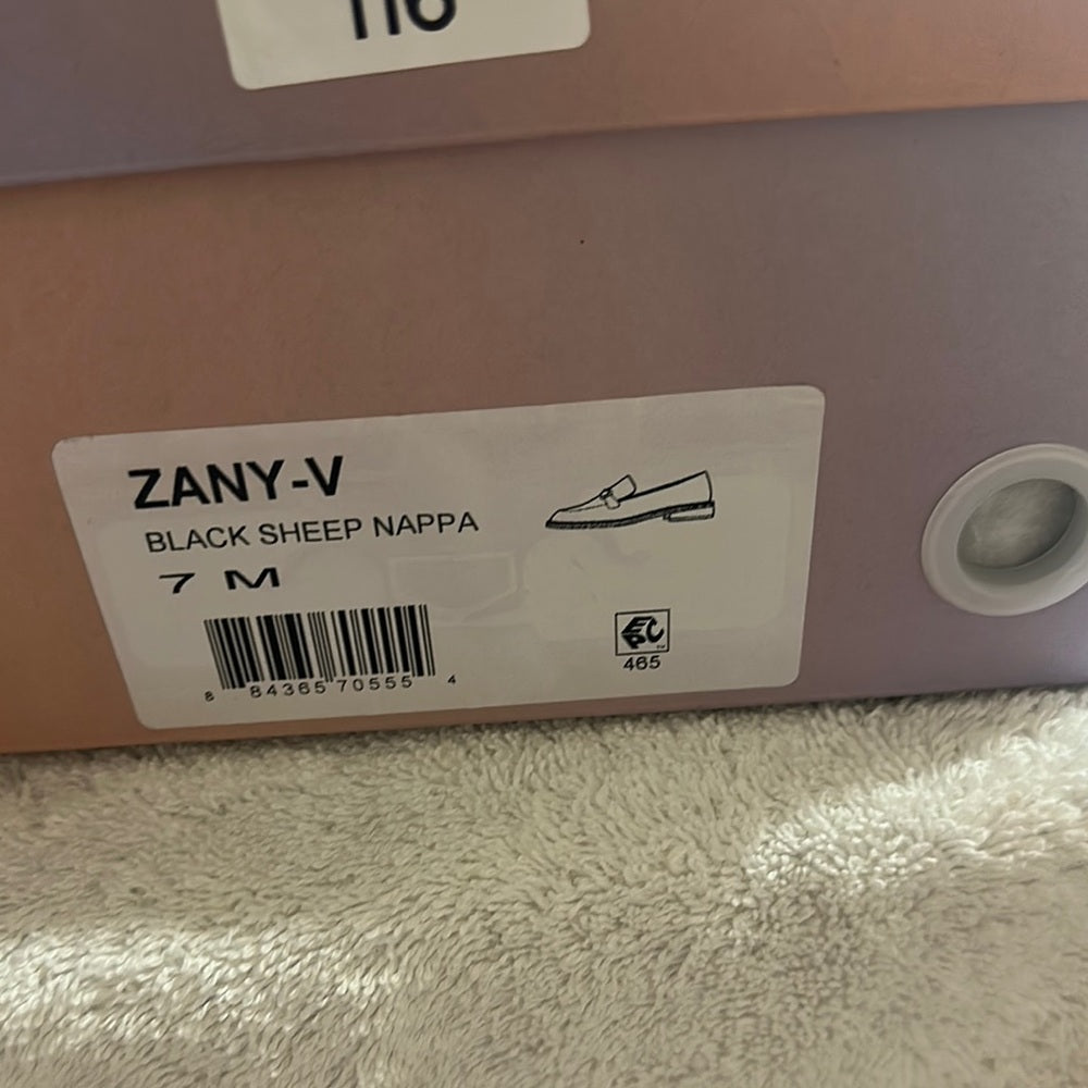 116. 117. NEW SIZE 7M Black Leather Loafers with Gold Horsebit Detail