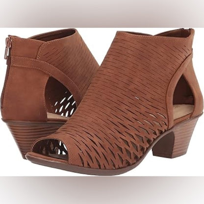 106. NEW SIZE 9W Easy Street Brown Ankle Booties with Woven Detail