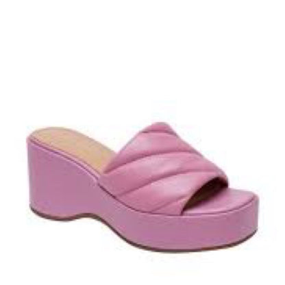 98. NEW SIZE 7M Chic Pink Quilted Mules with Flat Comfort