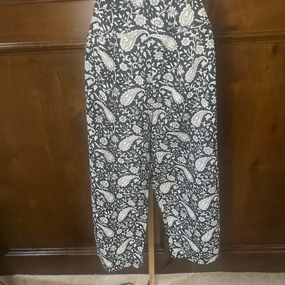 NWOT SIZE M Cleobella Black and White Paisley Wide-Leg Capris