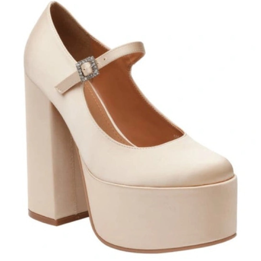 59.240-245. New. Size various Cream Platform Heels with Thick Chunky Sole
