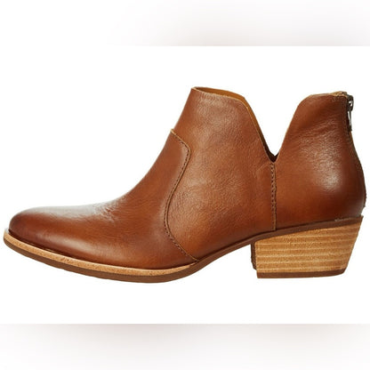 81. NEW SIZE 9.5 Kork-Ease Tan Ankle Boots with Minimalist Design