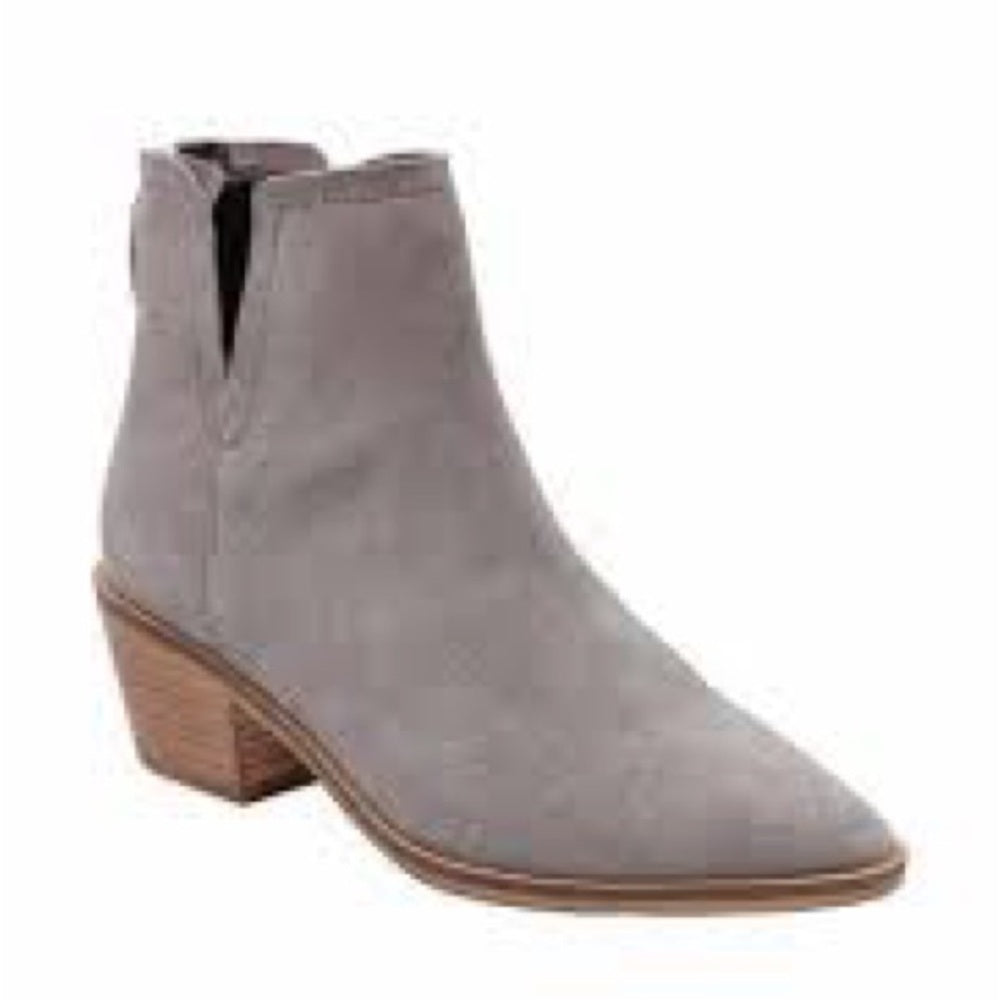 62. NEW SIZE 7M Gray Suede Ankle Booties with Pointed Toe