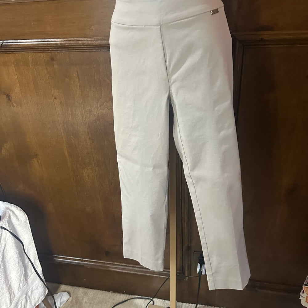 NWT SIZE 6 INC International Concepts Cream Capris Tailored Fit