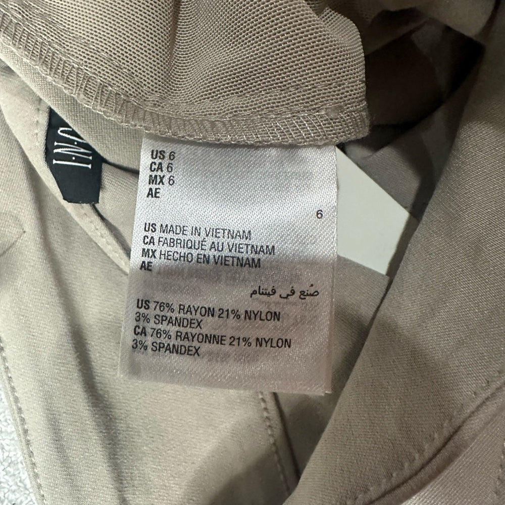 NWT SIZE 6 INC International Concepts Cream Capris Tailored Fit