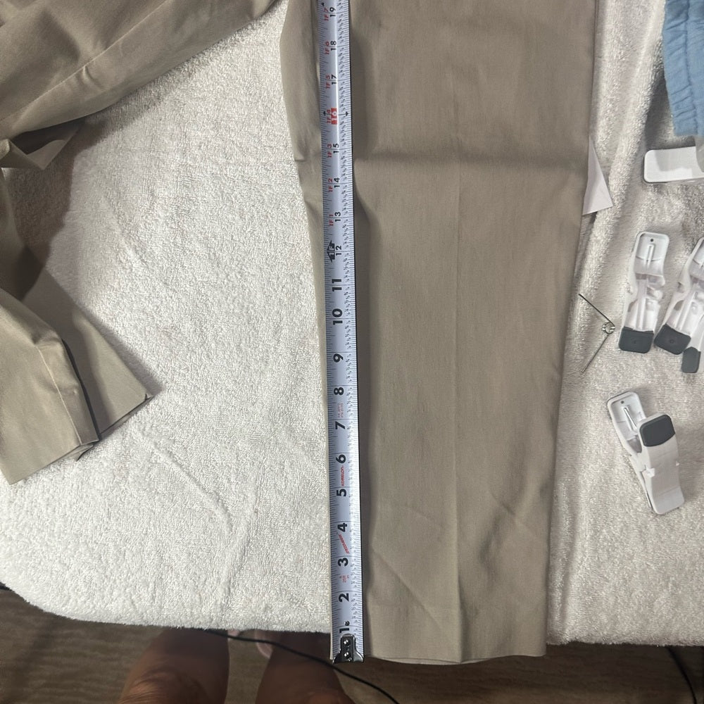 NWT SIZE 6 INC International Concepts Cream Capris Tailored Fit