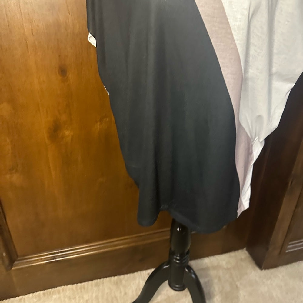 NWOT SIZE L Go Couture Relaxed Asymmetrical Black and White Tee