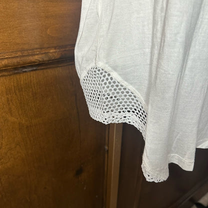 NWT SIZE M Iris White Sleeveless Tank Top