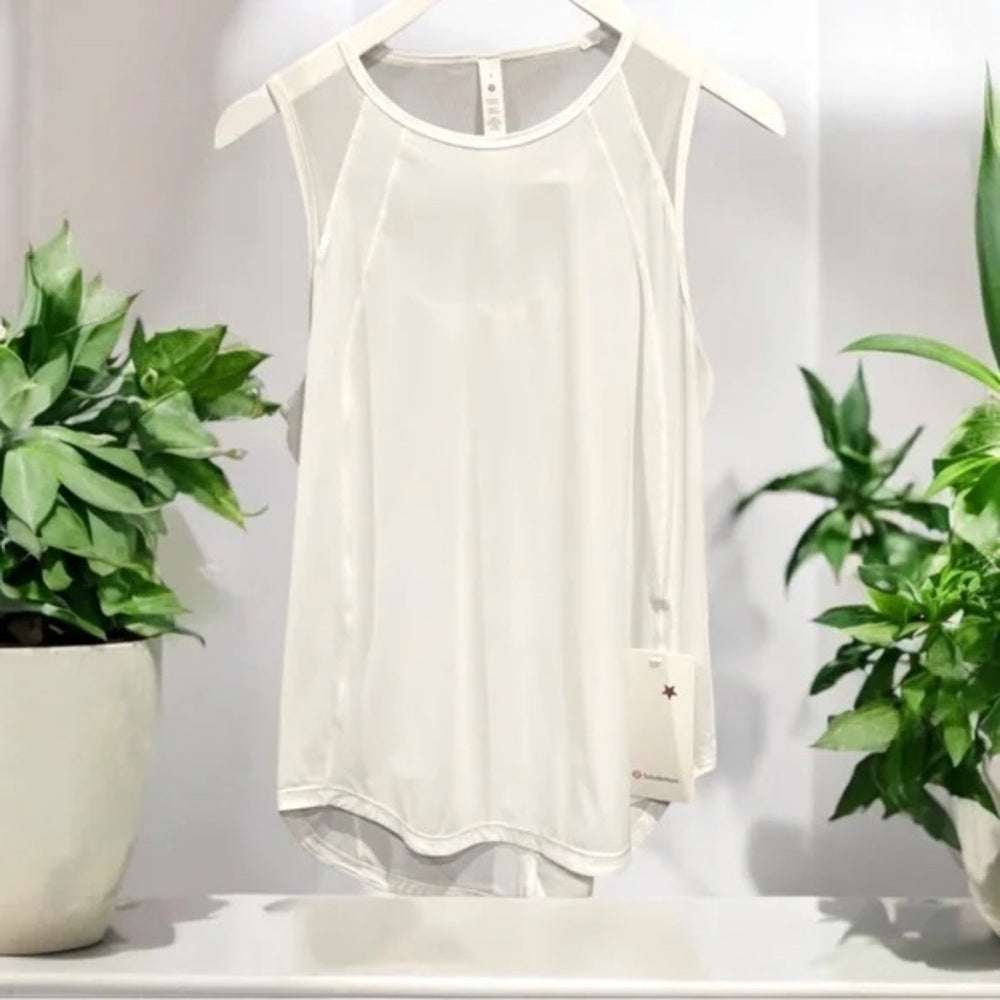 SIZE S/M Lululemon Athletica White Asymmetrical Sleeveless Tank
