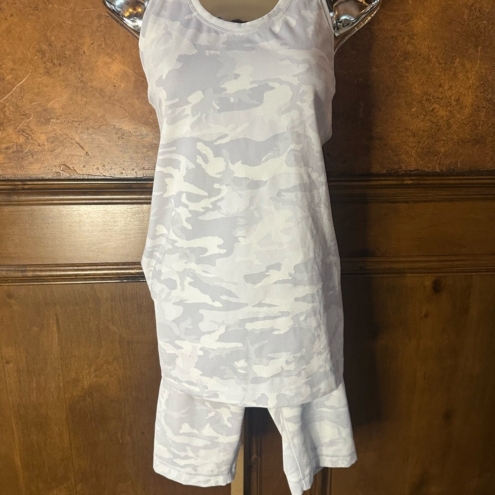 SIZE XS/S/4 Lululemon Athletica White Tank Top Racerback Design Athletic Wear