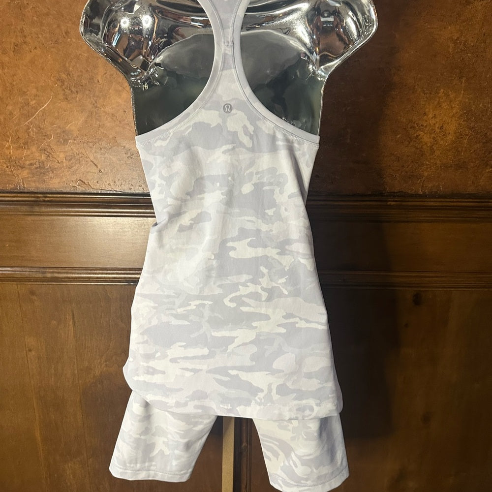 SIZE XS/S/4 Lululemon Athletica White Tank Top Racerback Design Athletic Wear