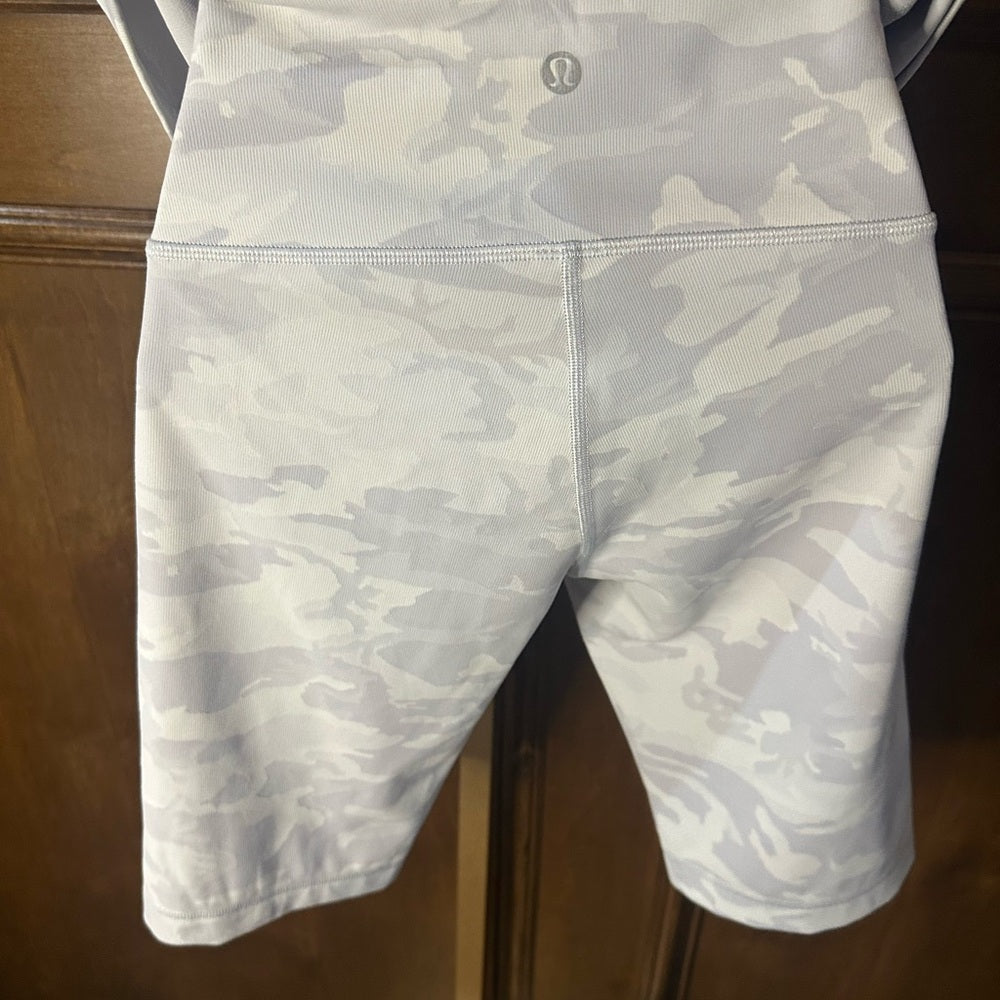 SIZE XS/S/4 Lululemon Athletica White Tank Top Racerback Design Athletic Wear