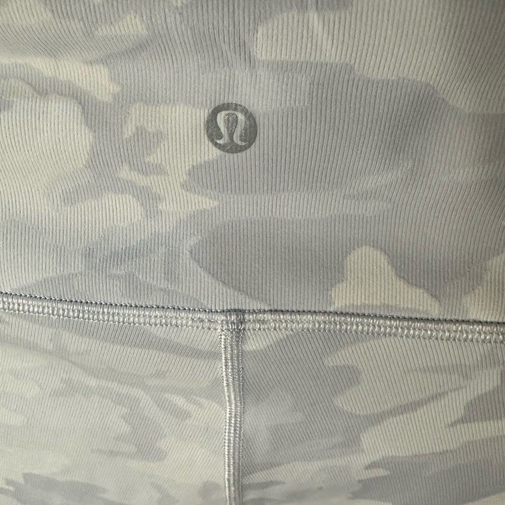 SIZE XS/S/4 Lululemon Athletica White Tank Top Racerback Design Athletic Wear