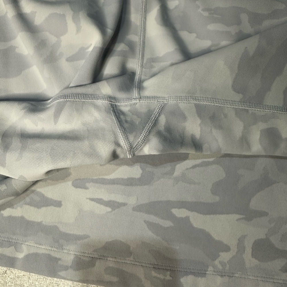 SIZE XS/S/4 Lululemon Athletica White Tank Top Racerback Design Athletic Wear