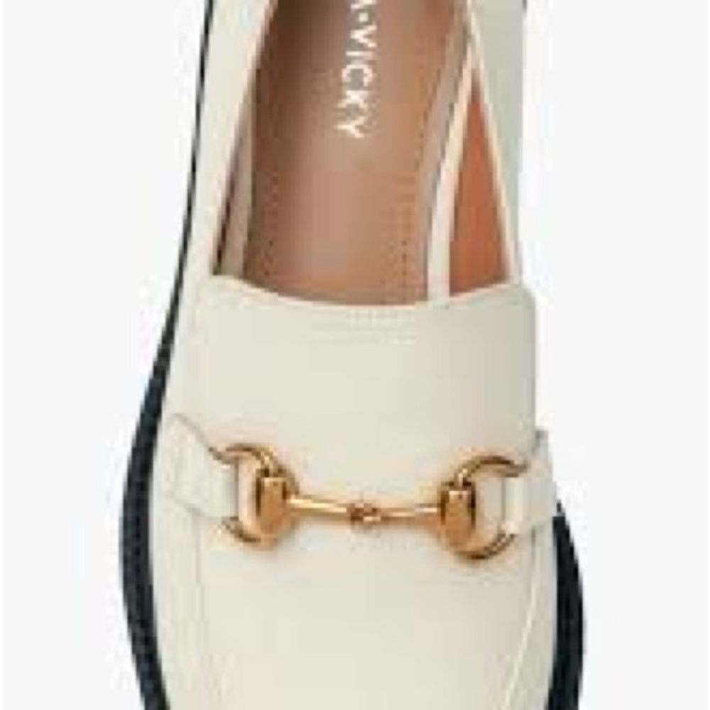 132.128.131. Gucci Cream Loafers with Gold Horsebit