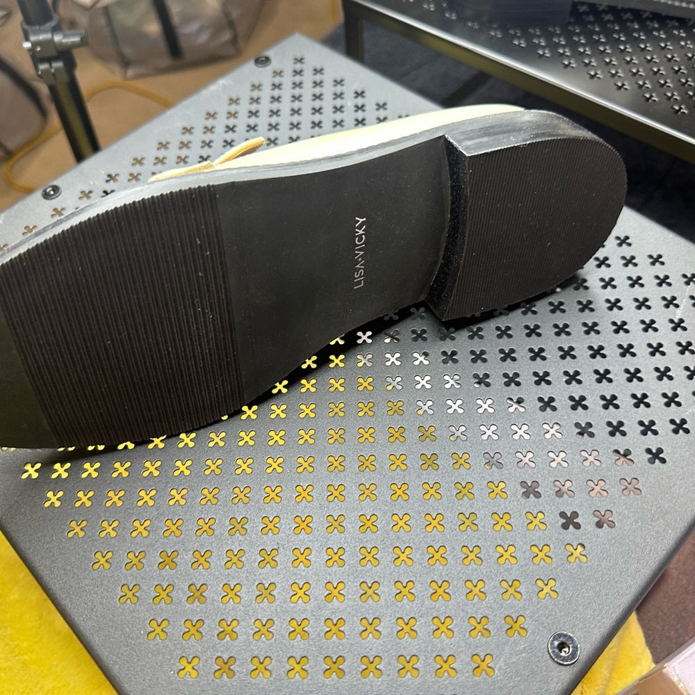 132.128.131. Gucci Cream Loafers with Gold Horsebit