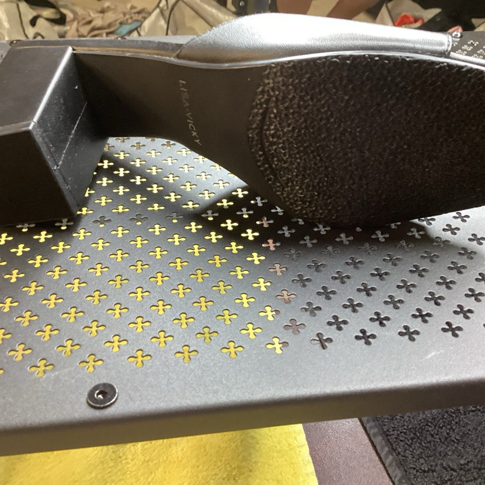 143.New Size 7.5 Black Minimalist Block Heel Shoes