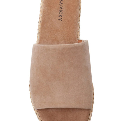 140. NEW SIZE 7 Tan Slip-On Mules Versatile Comfort Shoes