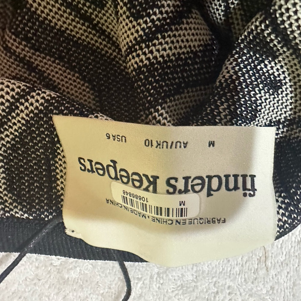 NWT SIZE M/L Finders Keepers Black and White Crop Top