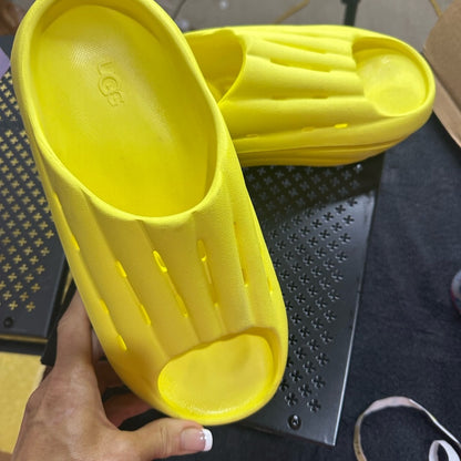 170. SIZE 10/11 UGG Yellow Men's Slip-On Loafers