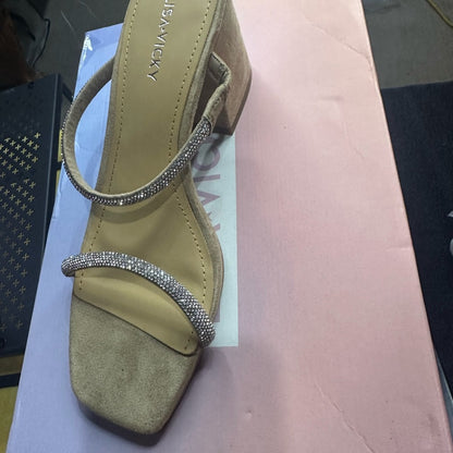 185.186. NEW SUZE 6.5-7 Sleek Tan and Silver Heels with Elegant Design