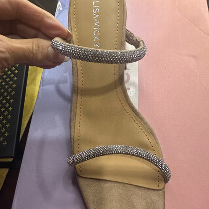 185.186. NEW SUZE 6.5-7 Sleek Tan and Silver Heels with Elegant Design